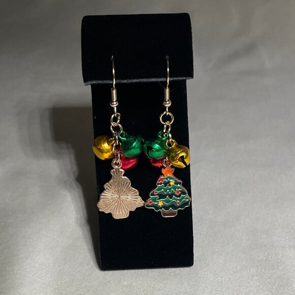 Beautiful Holiday Tree and Jingle Bells Earrings (NWOT) - Picture 4 of 8
